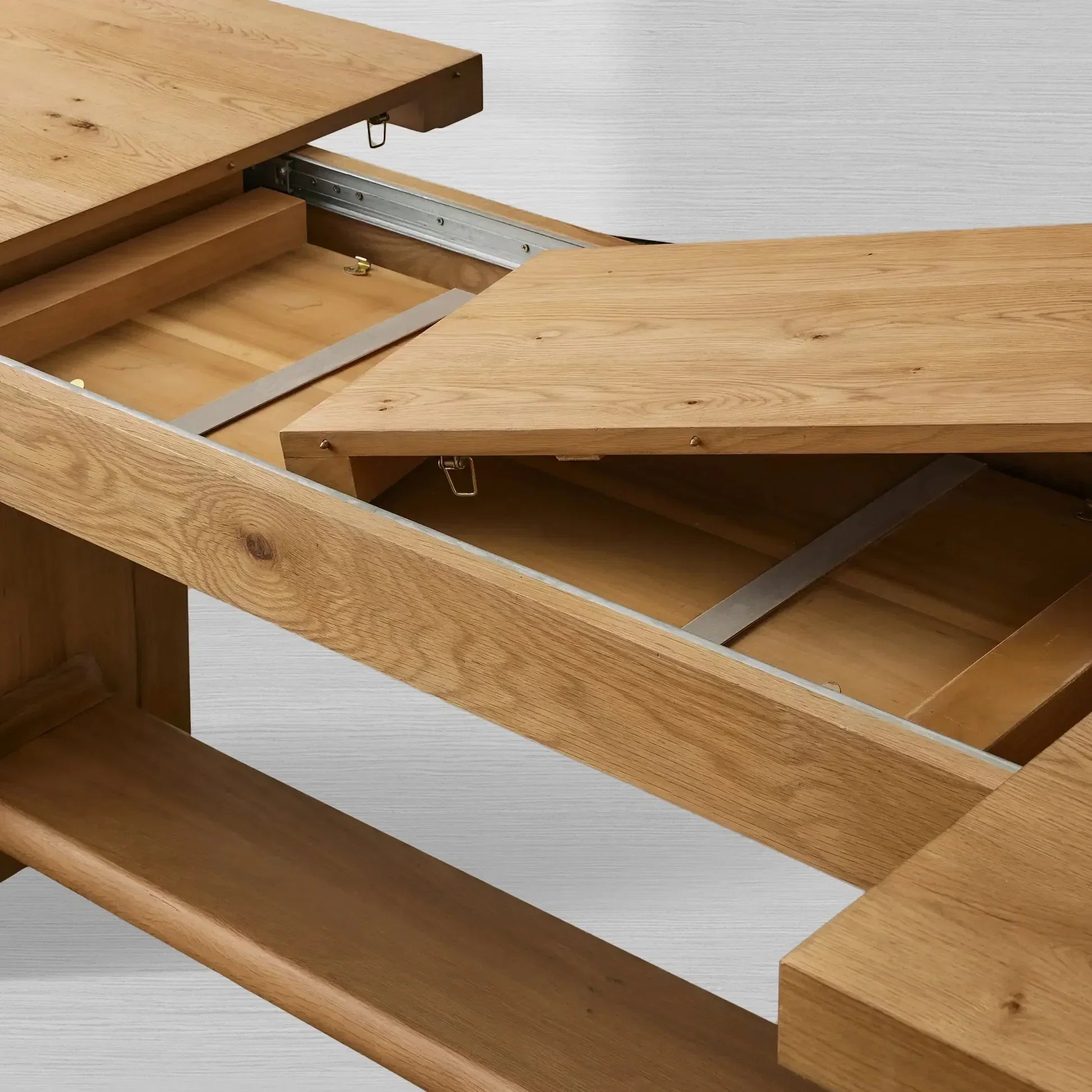 Redding Extending Dining Table in Oak Wood with Two Self-Storing Leaves